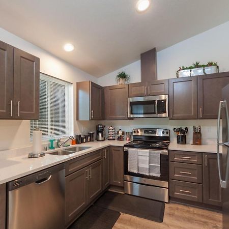 Modern And Stylish King Bed Wifi Free Parking Appartement Spokane Valley Buitenkant foto