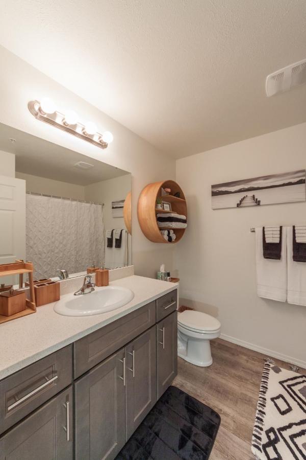 Modern And Stylish King Bed Wifi Free Parking Appartement Spokane Valley Buitenkant foto