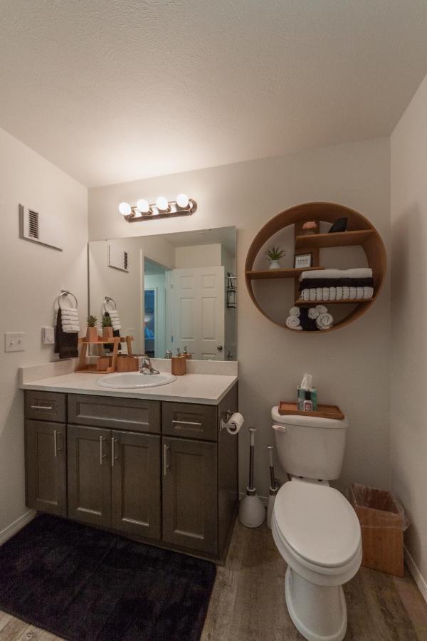 Modern And Stylish King Bed Wifi Free Parking Appartement Spokane Valley Buitenkant foto